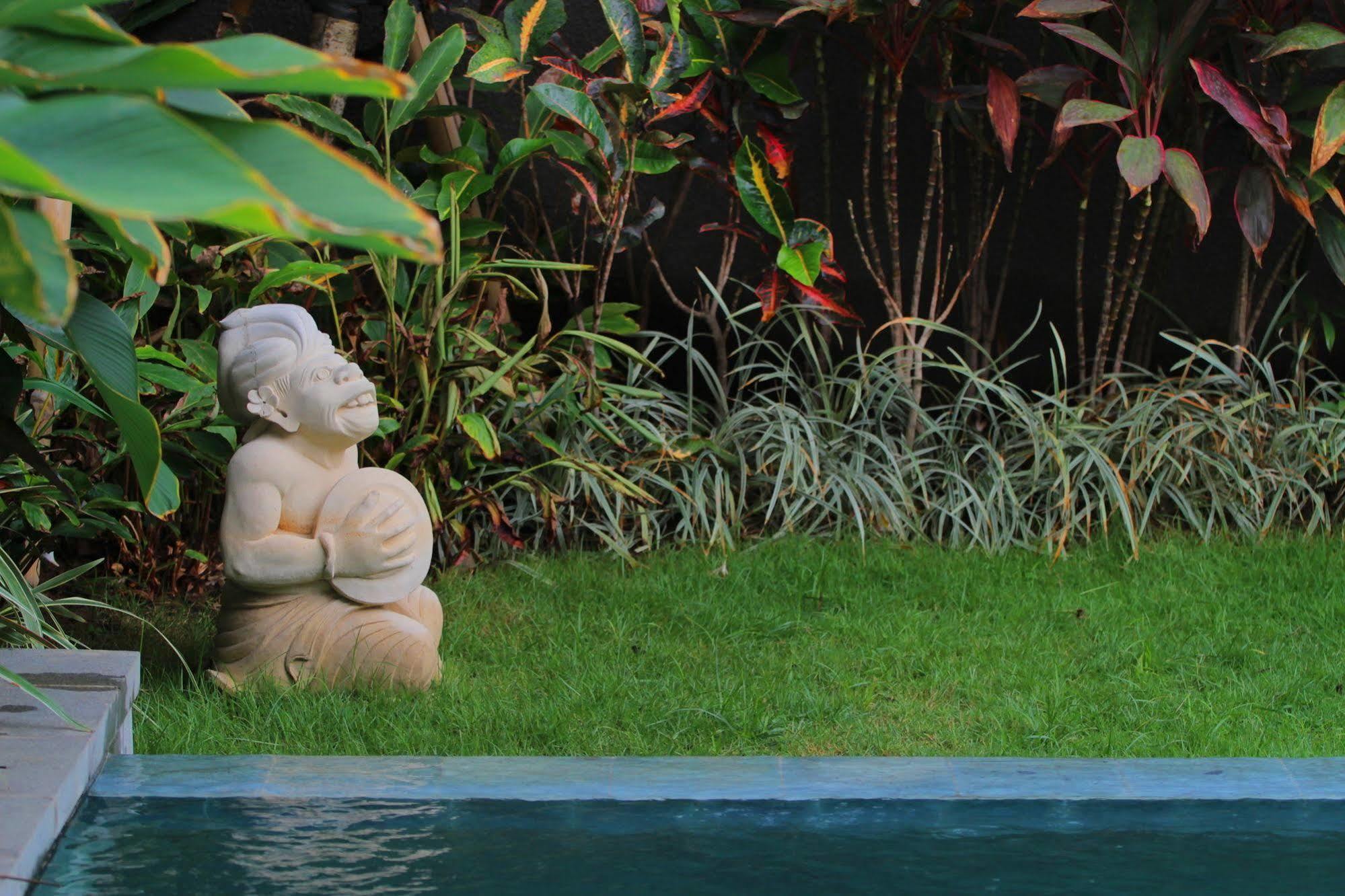 เอเบีย วิลลา Hotel กูตา ภายนอก รูปภาพ